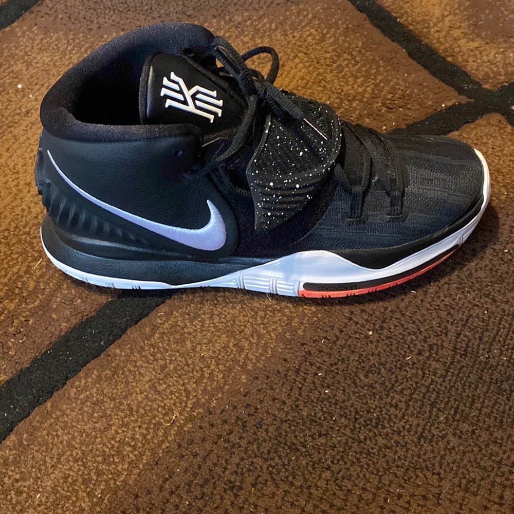 Men sneakers worn once but really good condition!